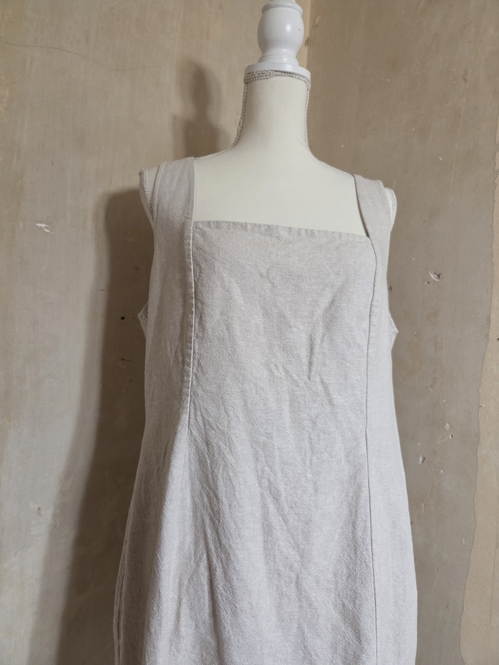 Light Beige Linen Blend Sleeveless Dress - Picture 5 of 8